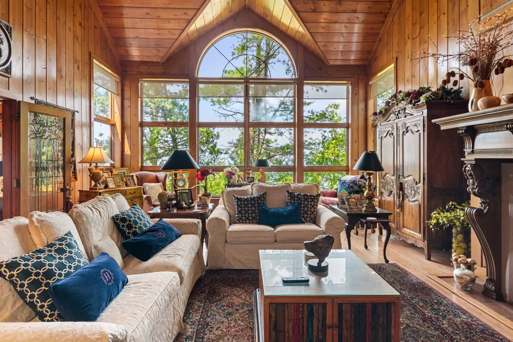 13515 Cathead West Leelanau Township, MI 49670