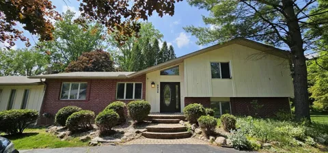 2838 Birchena Crescent
