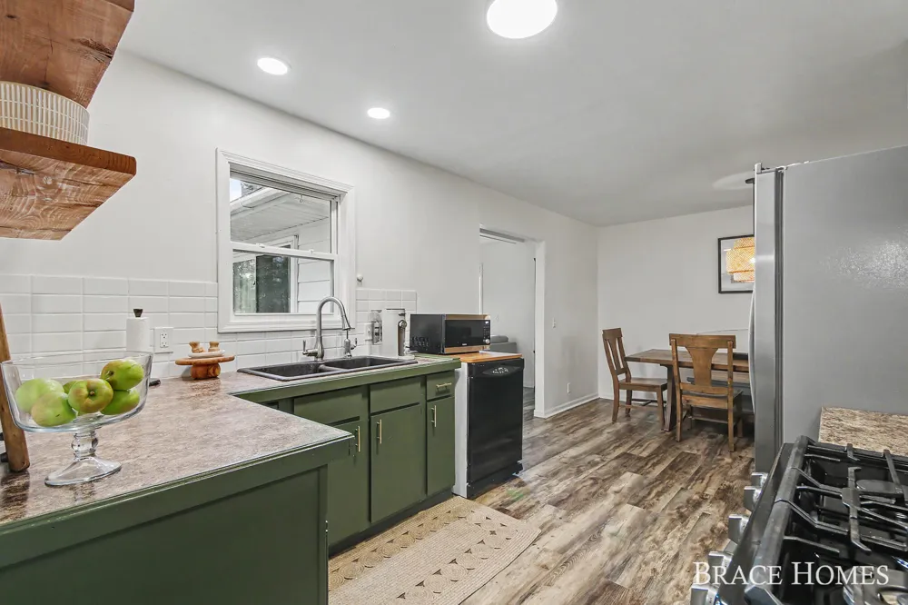2880 15 Mile Road NW Sparta Township, MI 49345
