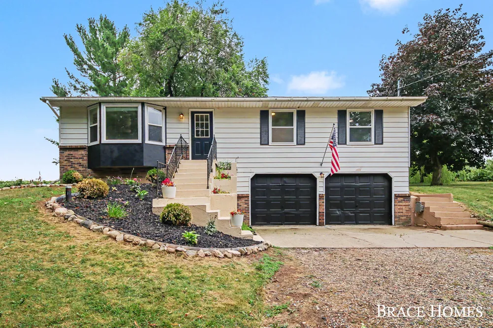 2880 15 Mile Road NW Sparta Township, MI 49345