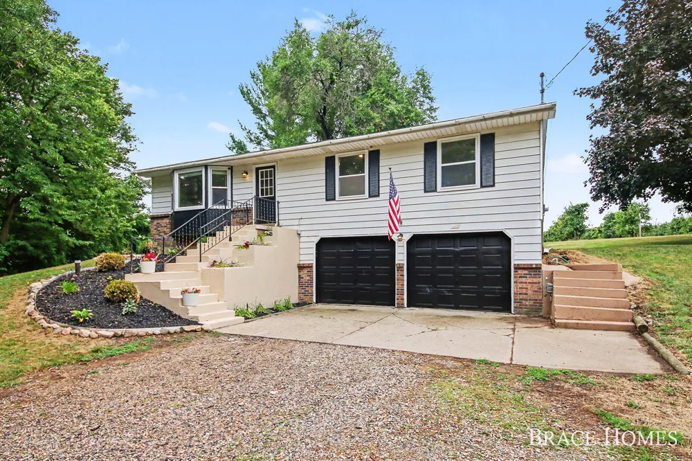 2880 15 Mile Road NW Sparta Township, MI 49345