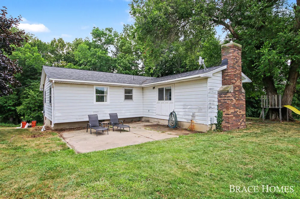 2880 15 Mile Road NW Sparta Township, MI 49345