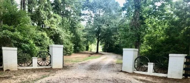 10932 Blackland Road Willis, TX 77318