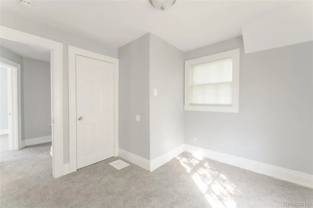 207 Oliver Street Pontiac City, MI 48342
