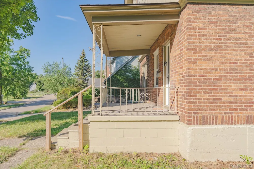207 Oliver Street Pontiac City, MI 48342