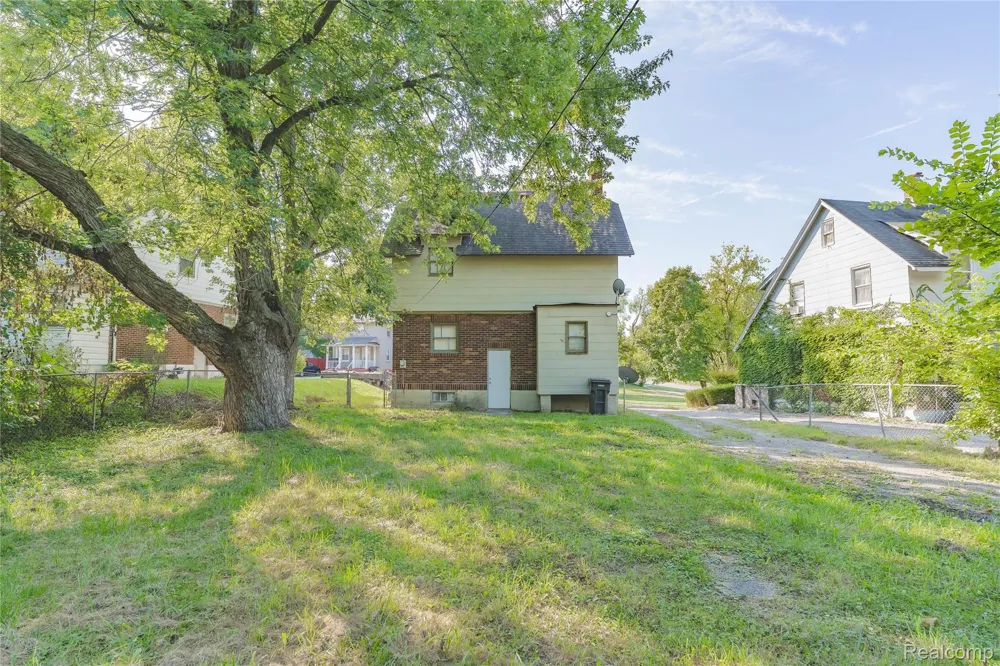207 Oliver Street Pontiac City, MI 48342