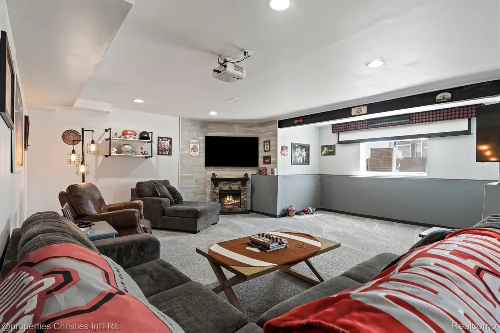 2721 Maize Loop Saline Township, MI 48176