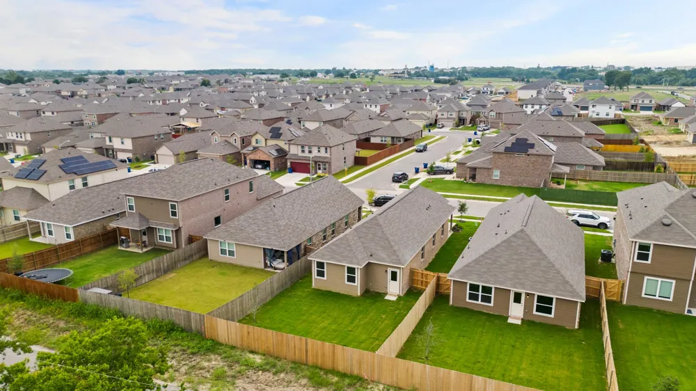 1715 Romans Road Ennis, TX 75119
