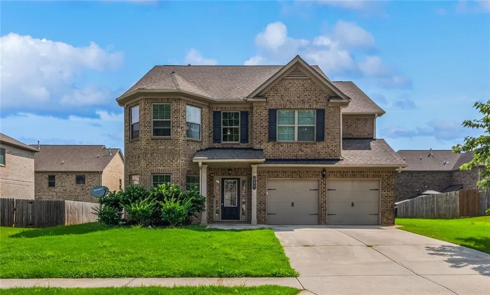 419 Live Oak Pass Loganville, GA 30052
