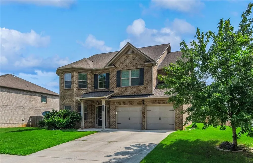419 Live Oak Pass Loganville, GA 30052