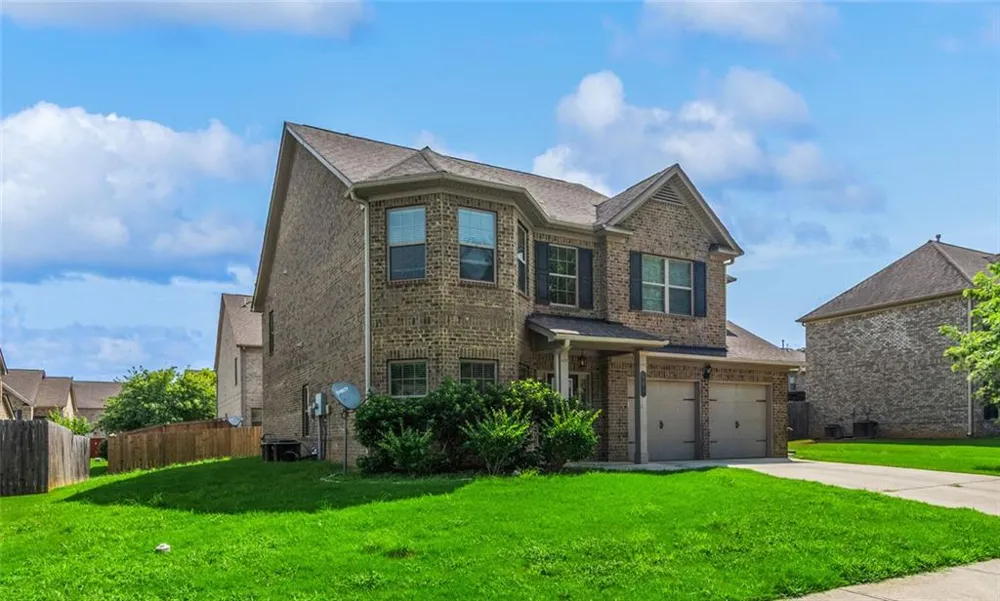419 Live Oak Pass Loganville, GA 30052