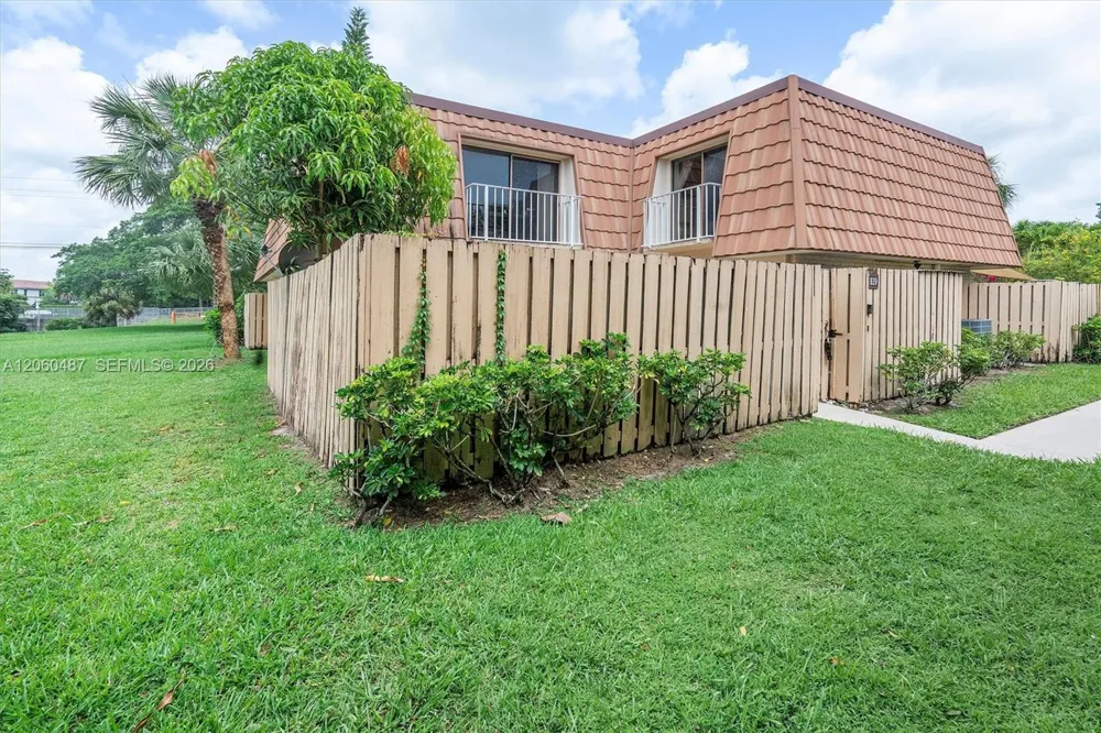 839 Blue Ridge Cir #839 West Palm Beach, FL 33409