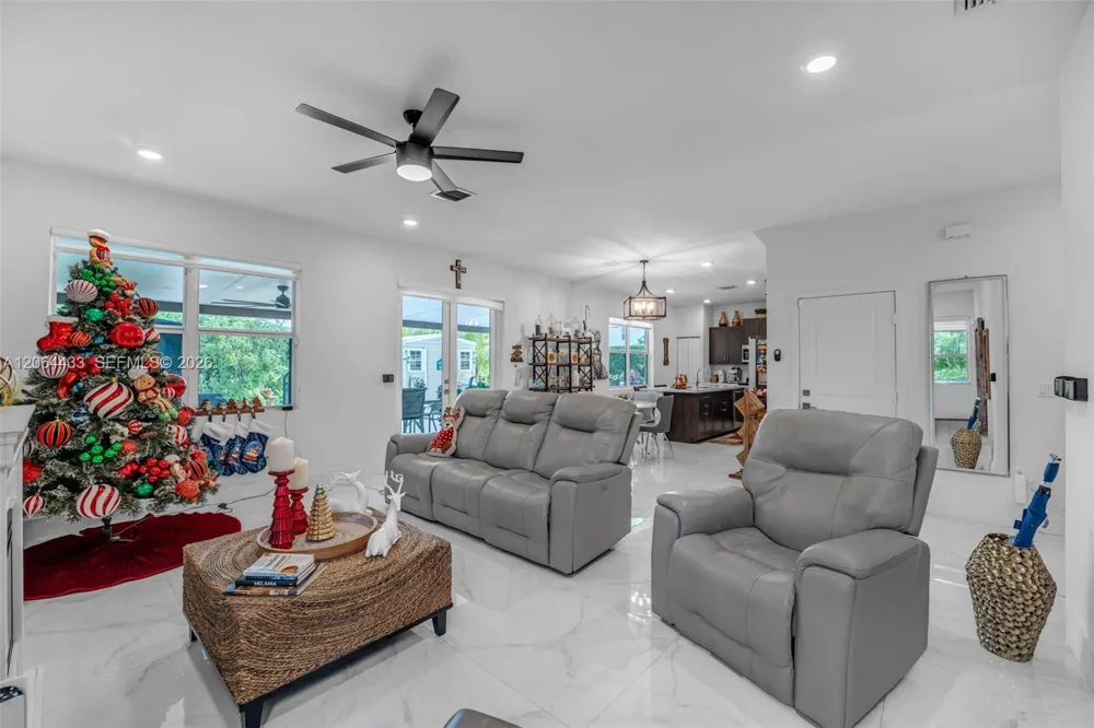 19815 SW 132nd Ct Miami, FL 33177