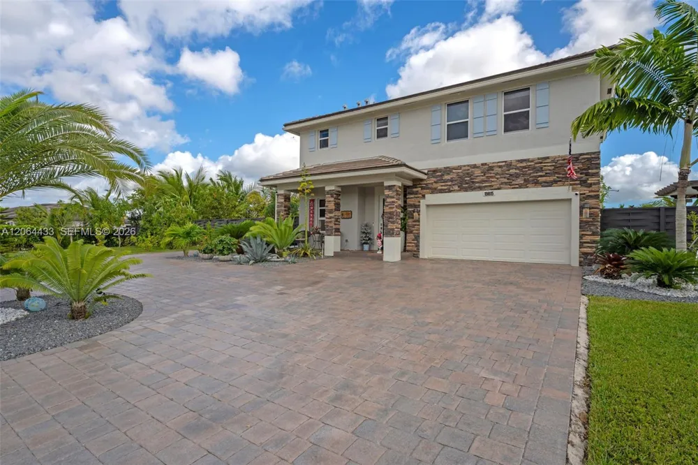 19815 SW 132nd Ct Miami, FL 33177