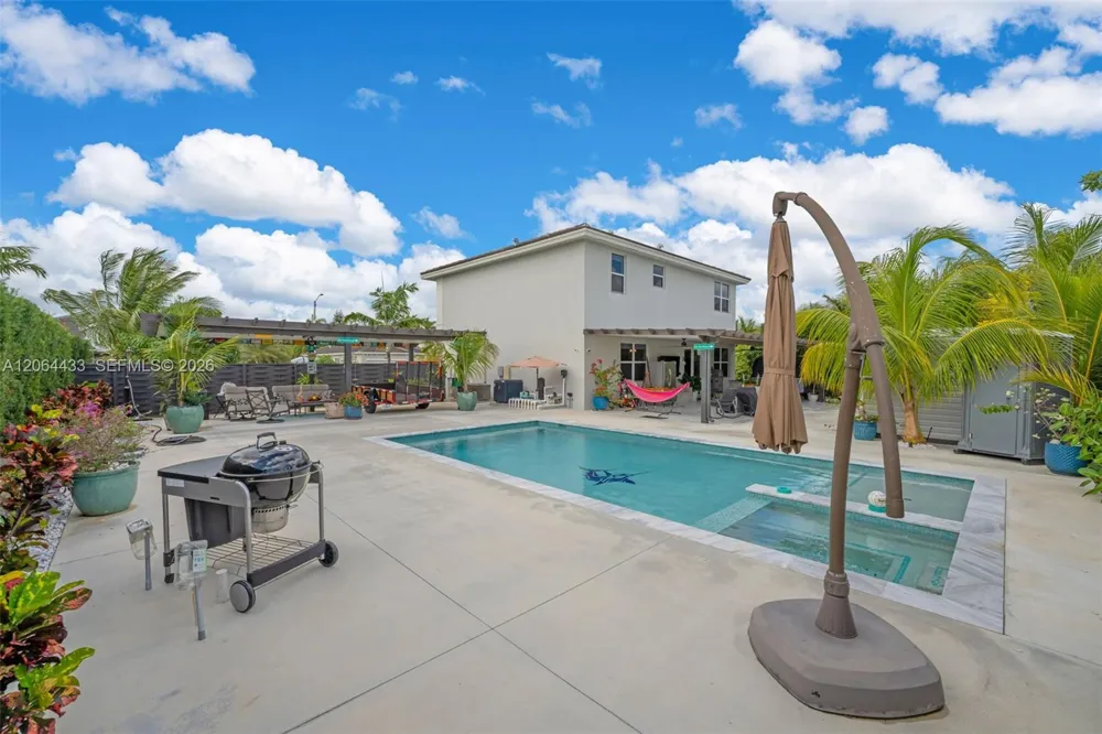 19815 SW 132nd Ct Miami, FL 33177