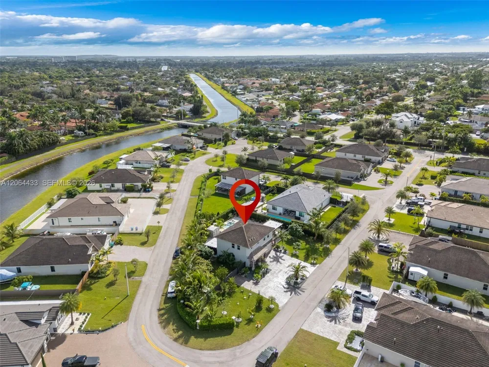 19815 SW 132nd Ct Miami, FL 33177