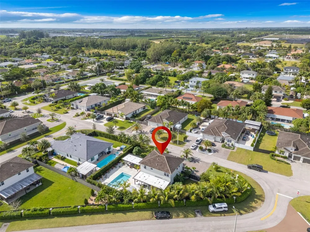 19815 SW 132nd Ct Miami, FL 33177