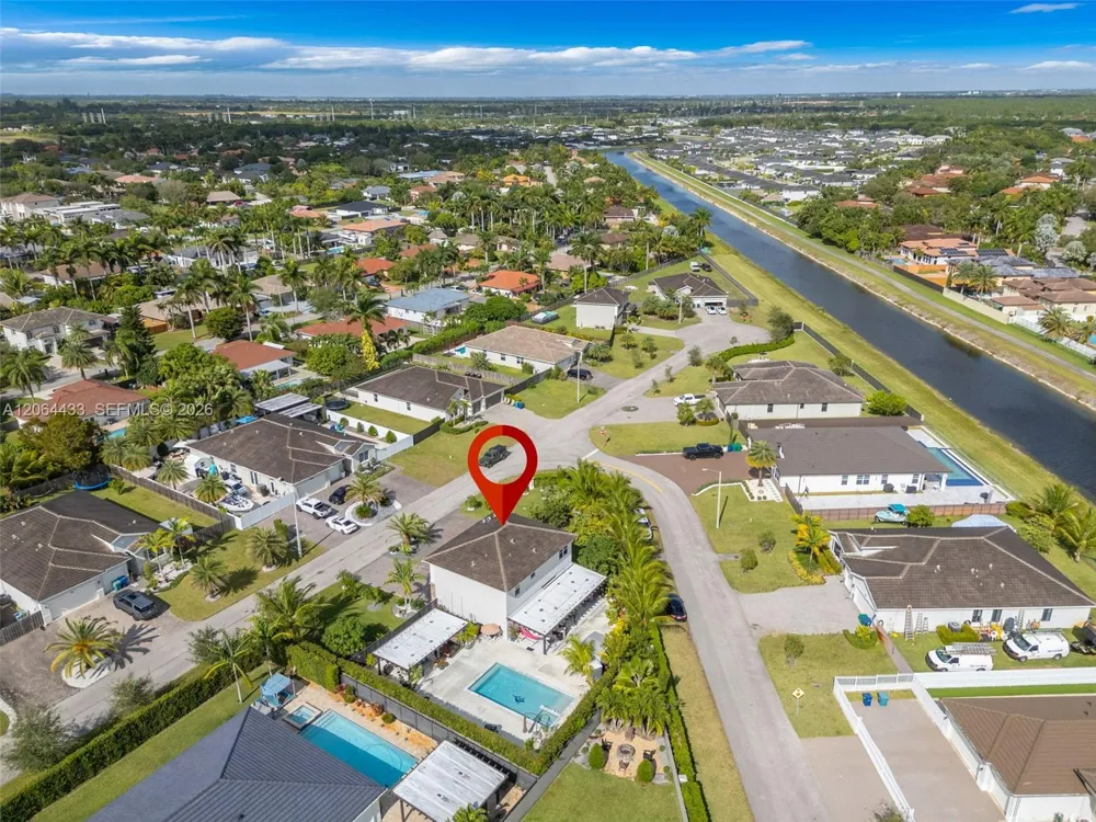 19815 SW 132nd Ct Miami, FL 33177