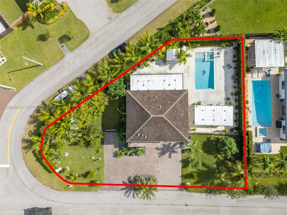 19815 SW 132nd Ct Miami, FL 33177