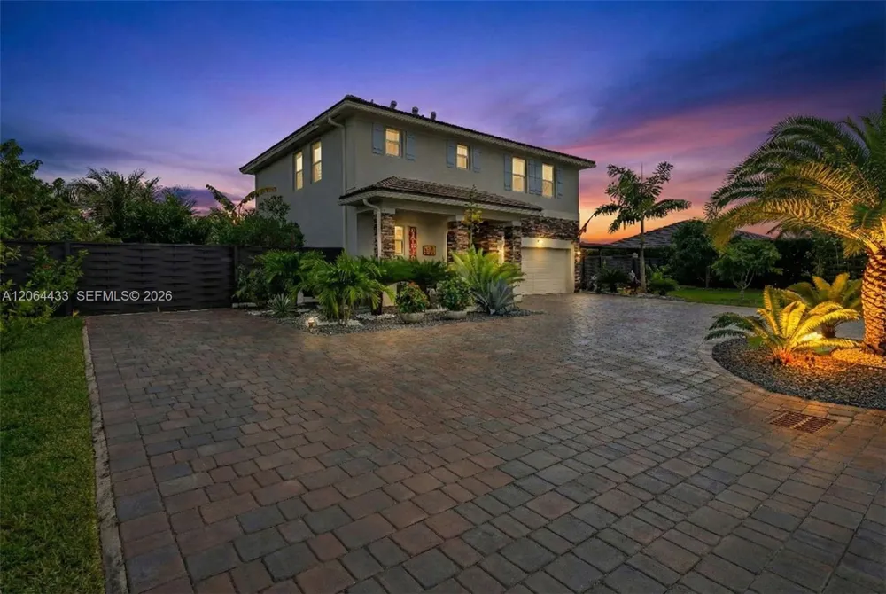19815 SW 132nd Ct Miami, FL 33177