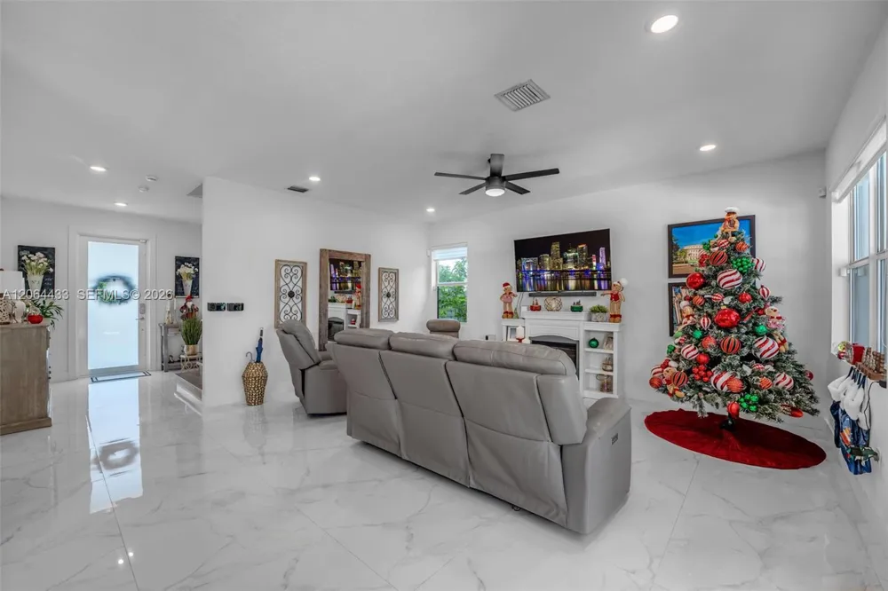 19815 SW 132nd Ct Miami, FL 33177