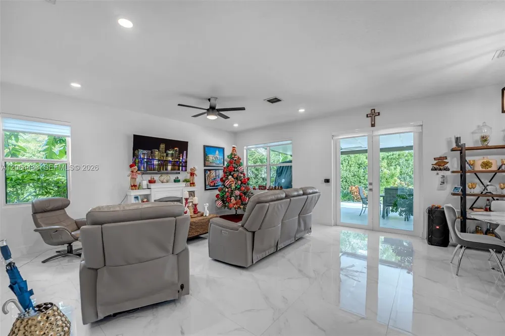 19815 SW 132nd Ct Miami, FL 33177