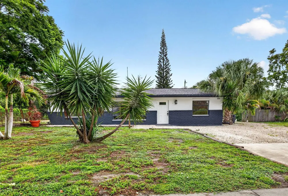 820 SE 13th Street Stuart, FL 34994