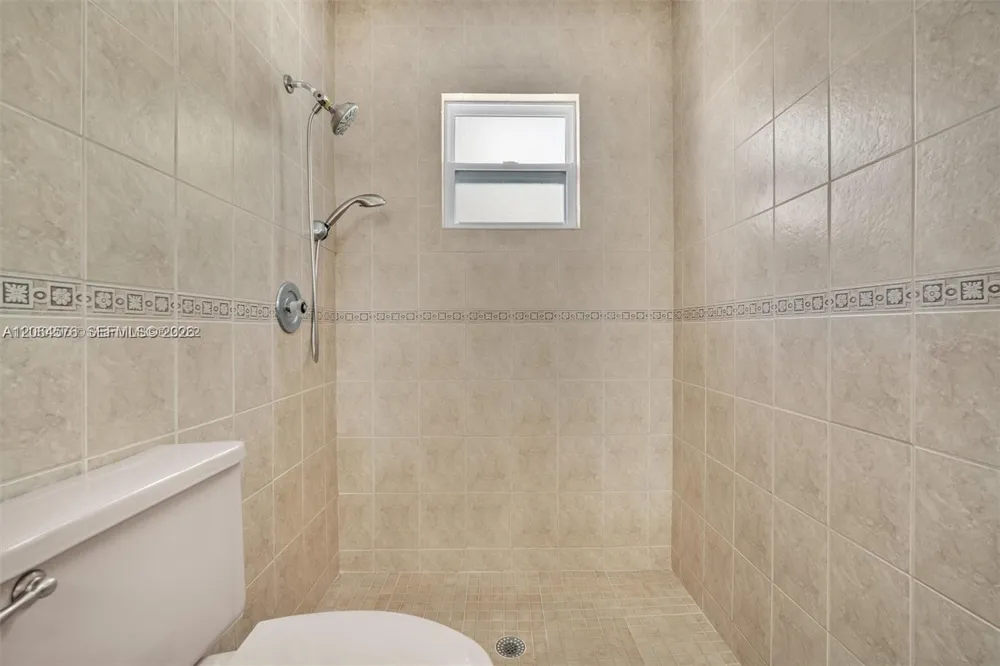 372 NW 35th Pl Boca Raton, FL 33431
