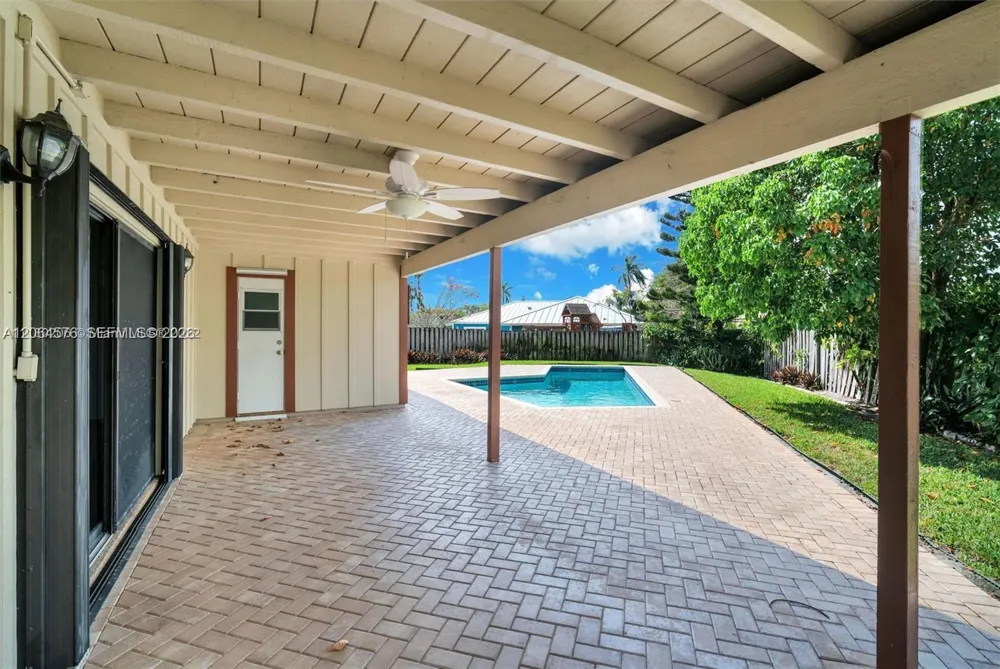 372 NW 35th Pl Boca Raton, FL 33431