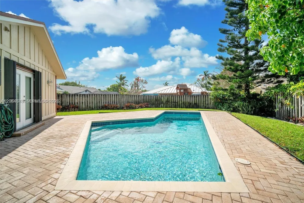 372 NW 35th Pl Boca Raton, FL 33431