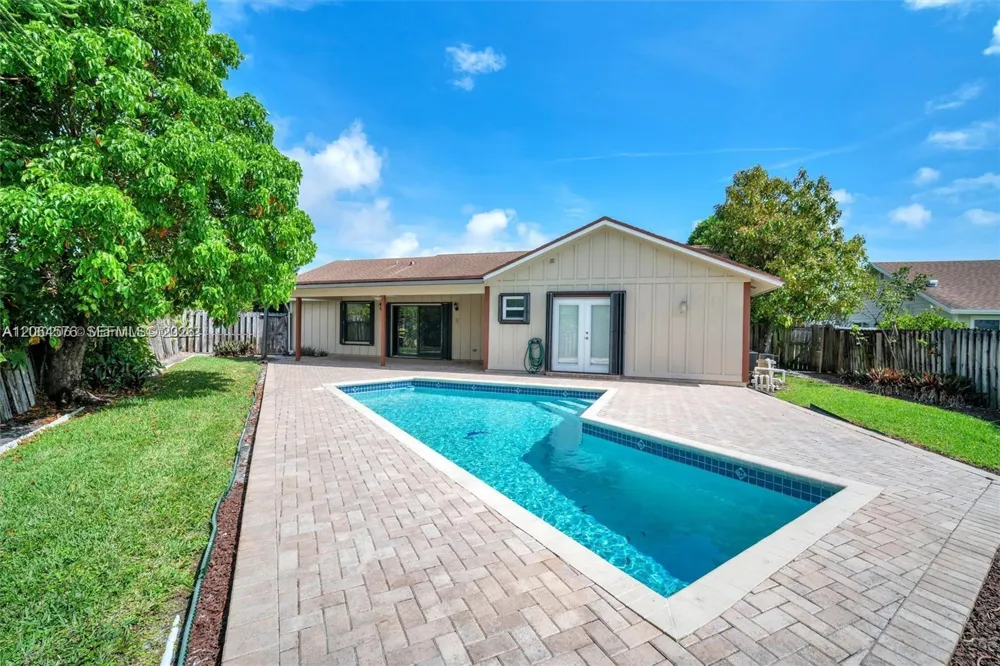 372 NW 35th Pl Boca Raton, FL 33431