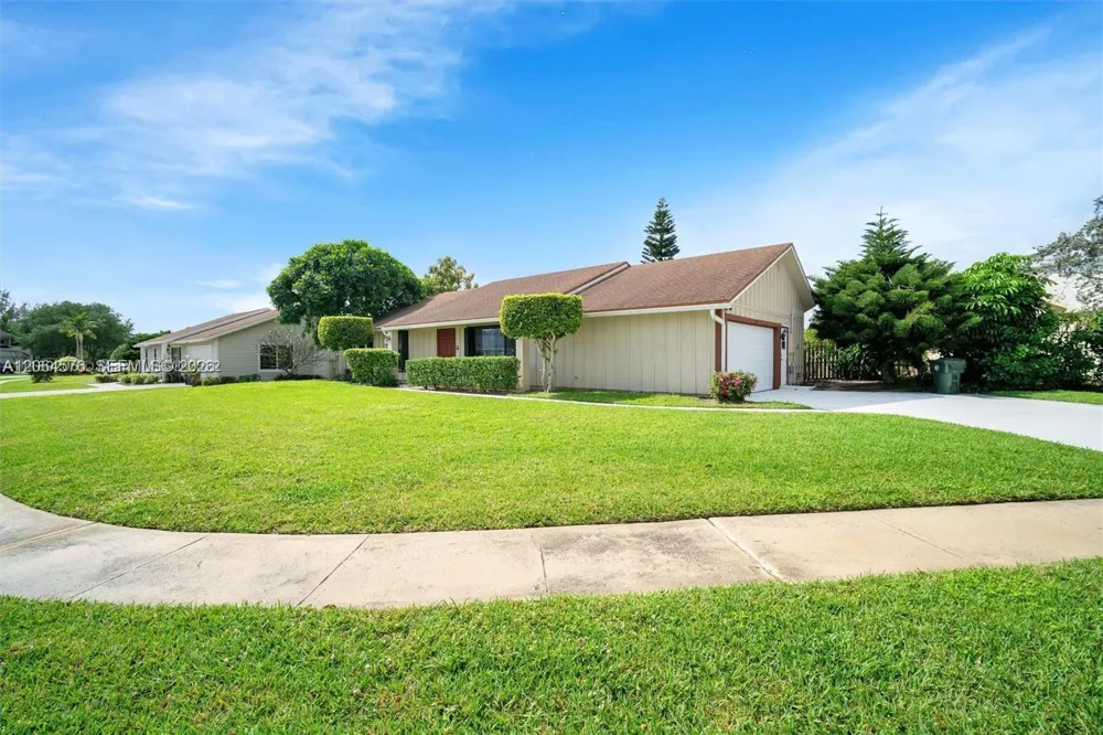 372 NW 35th Pl Boca Raton, FL 33431
