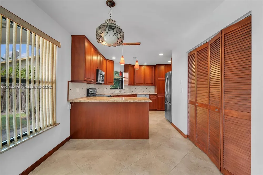 372 NW 35th Pl Boca Raton, FL 33431