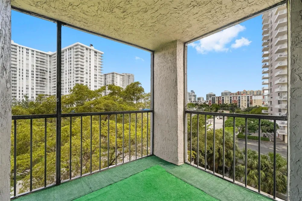 17500 Bay Rd #S508 Sunny Isles Beach, FL 33160