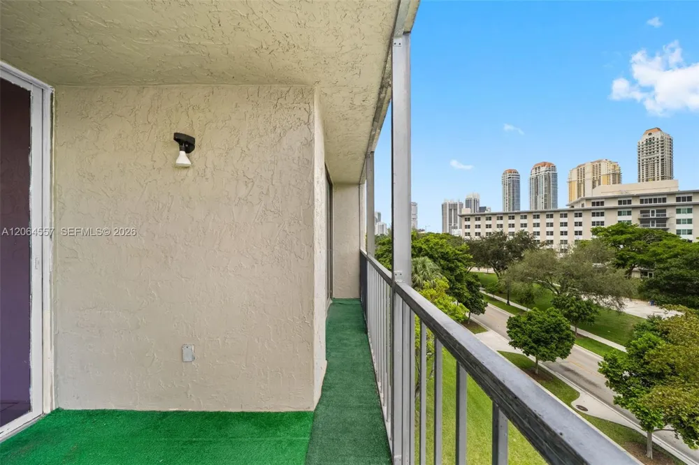 17500 Bay Rd #S508 Sunny Isles Beach, FL 33160