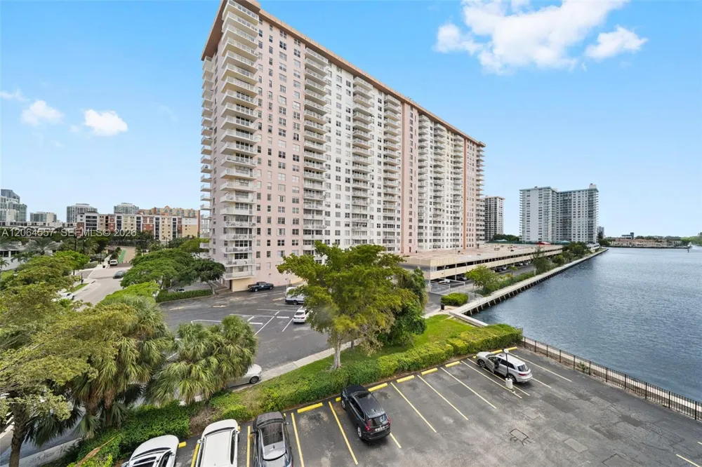 17500 Bay Rd #S508 Sunny Isles Beach, FL 33160