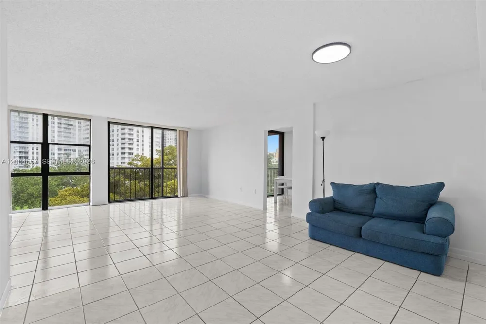 17500 Bay Rd #S508 Sunny Isles Beach, FL 33160