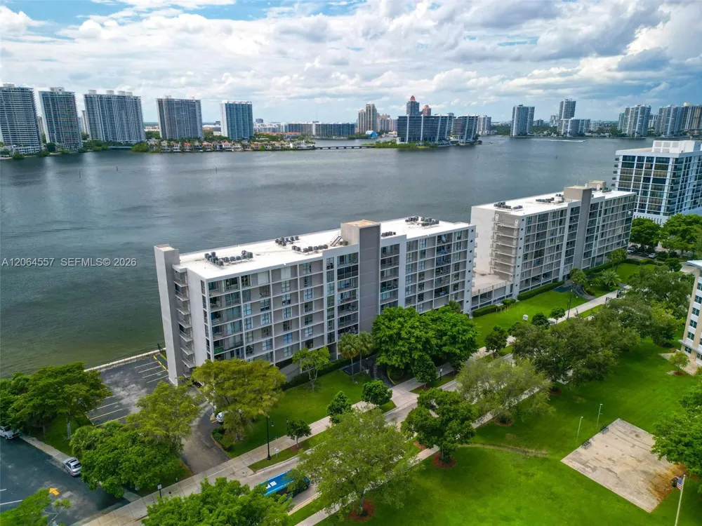 17500 Bay Rd #S508 Sunny Isles Beach, FL 33160