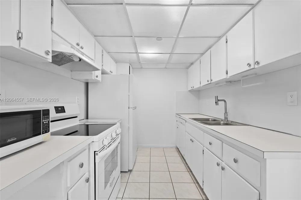 17500 Bay Rd #S508 Sunny Isles Beach, FL 33160