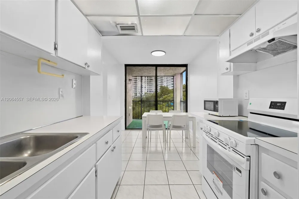 17500 Bay Rd #S508 Sunny Isles Beach, FL 33160