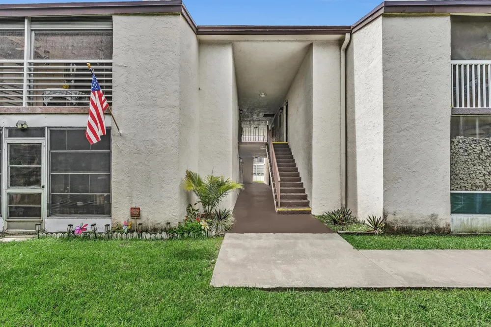 405 Laurel Drive #206 Margate, FL 33063