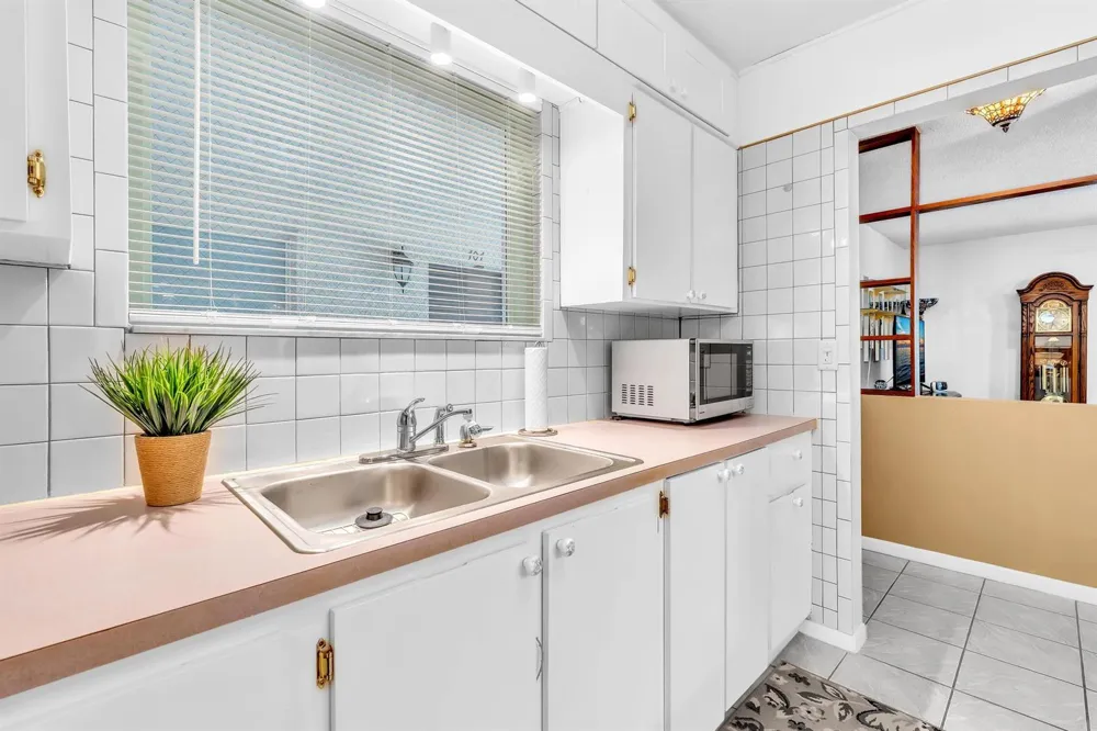 405 Laurel Drive #206 Margate, FL 33063