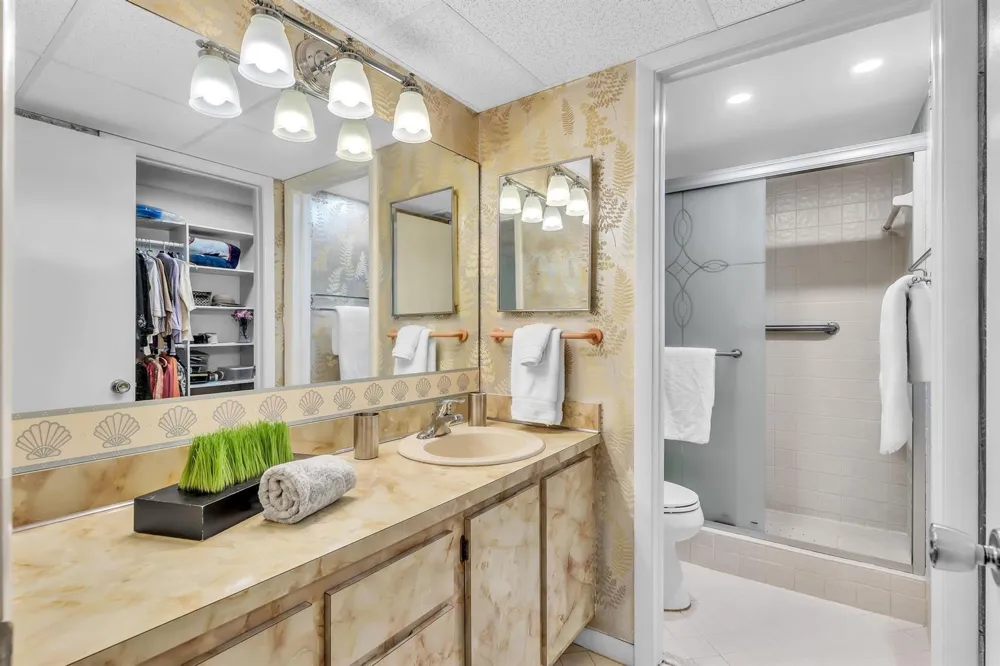 405 Laurel Drive #206 Margate, FL 33063