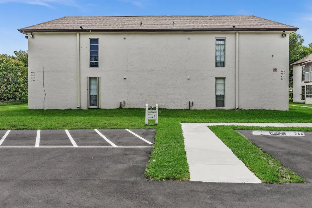 405 Laurel Drive #206 Margate, FL 33063