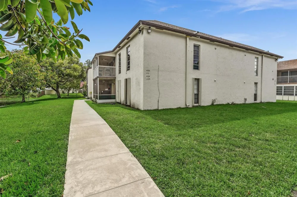 405 Laurel Drive #206 Margate, FL 33063