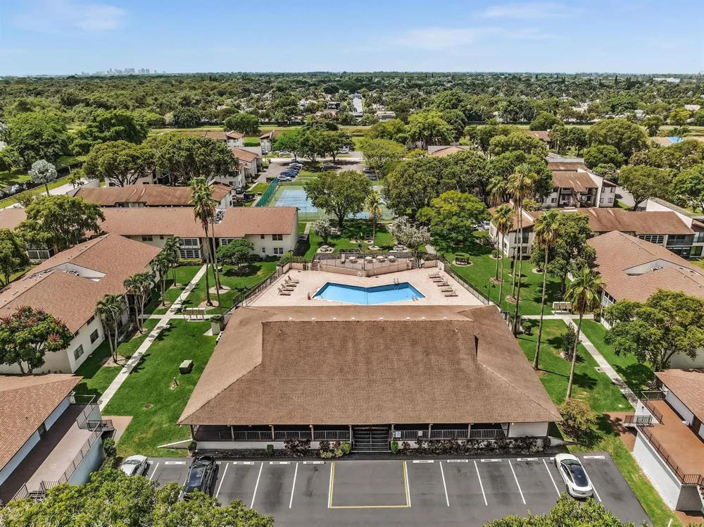 405 Laurel Drive #206 Margate, FL 33063