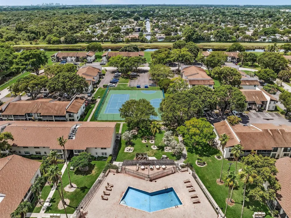 405 Laurel Drive #206 Margate, FL 33063