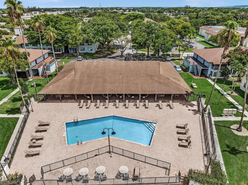 405 Laurel Drive #206 Margate, FL 33063