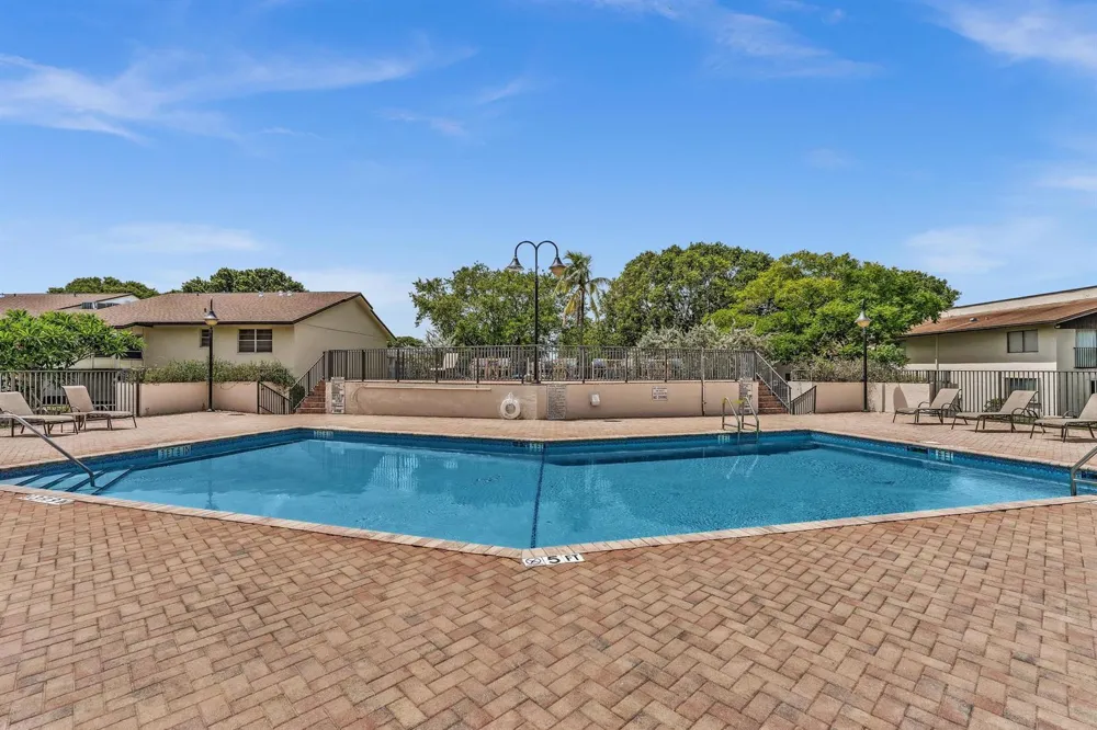 405 Laurel Drive #206 Margate, FL 33063