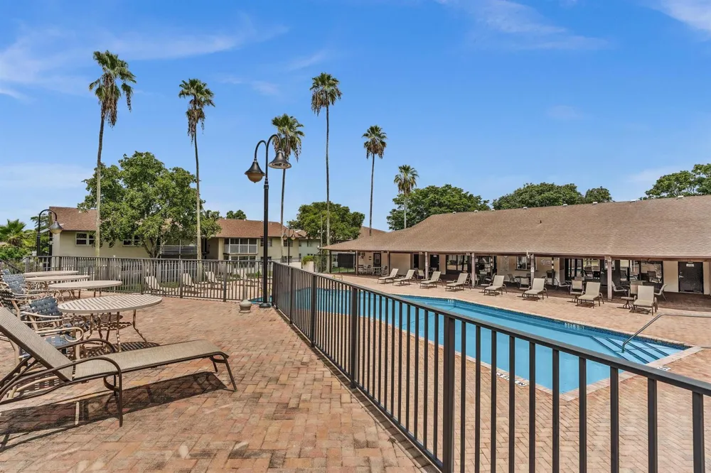 405 Laurel Drive #206 Margate, FL 33063